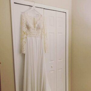 Stunning, Never-worn Lillian West Wedding Dress!